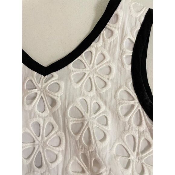 Amadi White Floral Eyelet Shift Dress Small - Picture 4 of 5